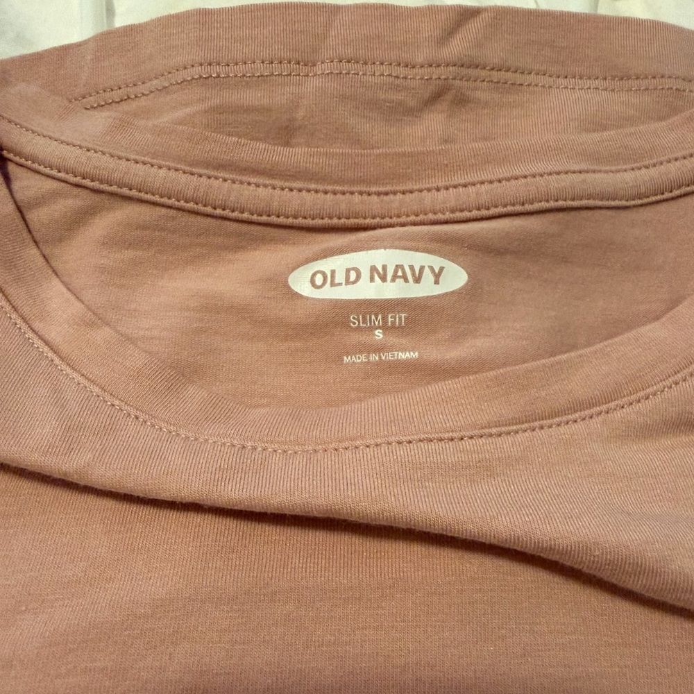 Old Navy Slim Fit Pink Short Sleeve Tee Size Small - Picture 2 of 2